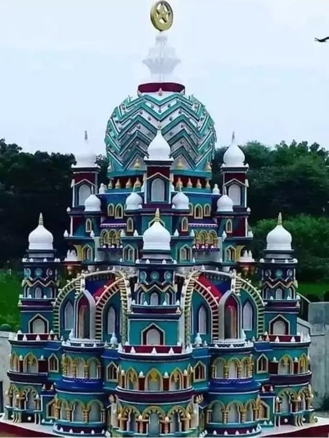 आज मुस्लिम समुदाय ताजिया निकालकर क्यों बहाता है अपना खून