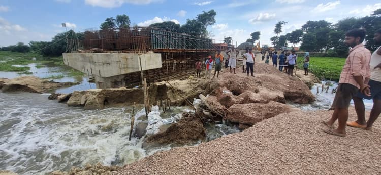 Bihar Flood: दरभंगा में जीवछ नदी का दो जगह डायवर्सन पर चढ़ा पानी, आवागमन बाधित
