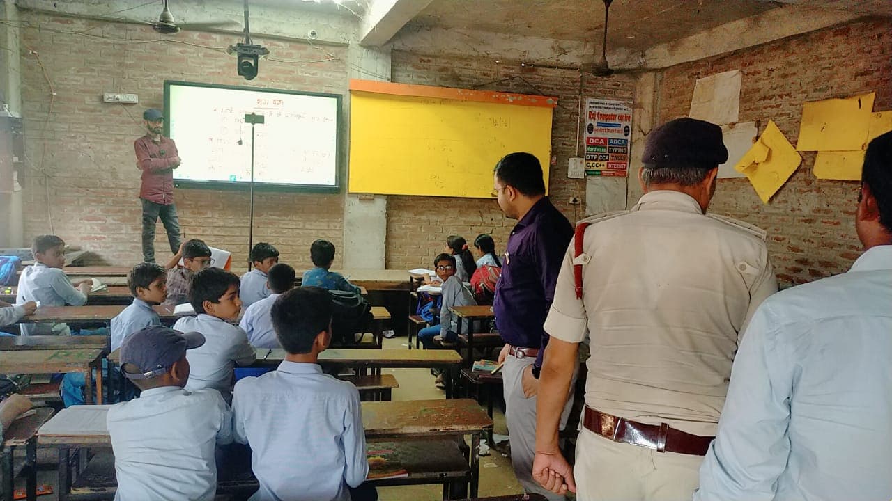 पटना में कोचिंग संस्थानों ने गिराये रखे शटर, खान व रहमान सर का भी नहीं चला क्लास...
