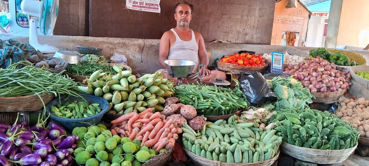 Supaul News : थाली से गायब होने लगी हरी सब्जी, प्याज 50 रुपये पार