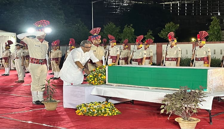 मणिपुर में बलिदान हुए बिहार के लाल का पार्थिव शरीर विशेष विमान से पटना पहुंचा