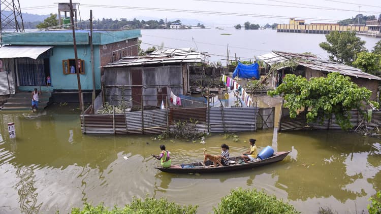 Assam Flood: बाढ़ से असम में भयंकर तबाही, अब तक 107 लोगों की मौत, 8.4 लाख से ज्यादा प्रभावित