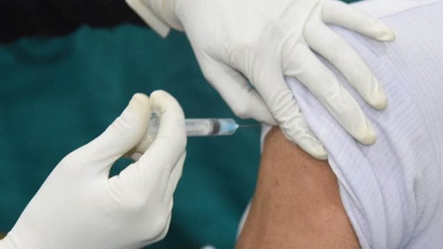 Patna Hospital: 25 मिनट में 22 सूई देनेवाला कंपाउंडर को हिरासत में, मरीज की मौत पर हंगामा