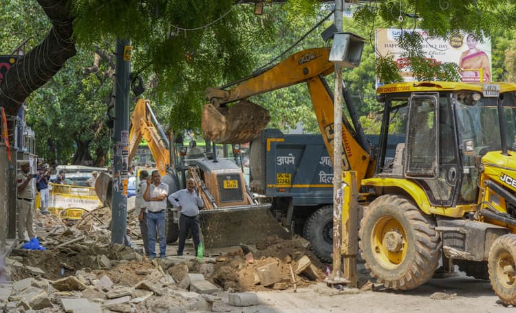 IAS Coaching Accident: 13 कोचिंग सेंटर सील, होम मिनिस्ट्री ने गठित की जांच कमेटी, न्यायिक हिरासत में सात आरोपी