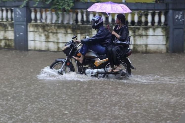 Monsoon Health tips: मानसून के इस रोमांचकारी सफर में स्वस्थ रहने के नुस्खे
