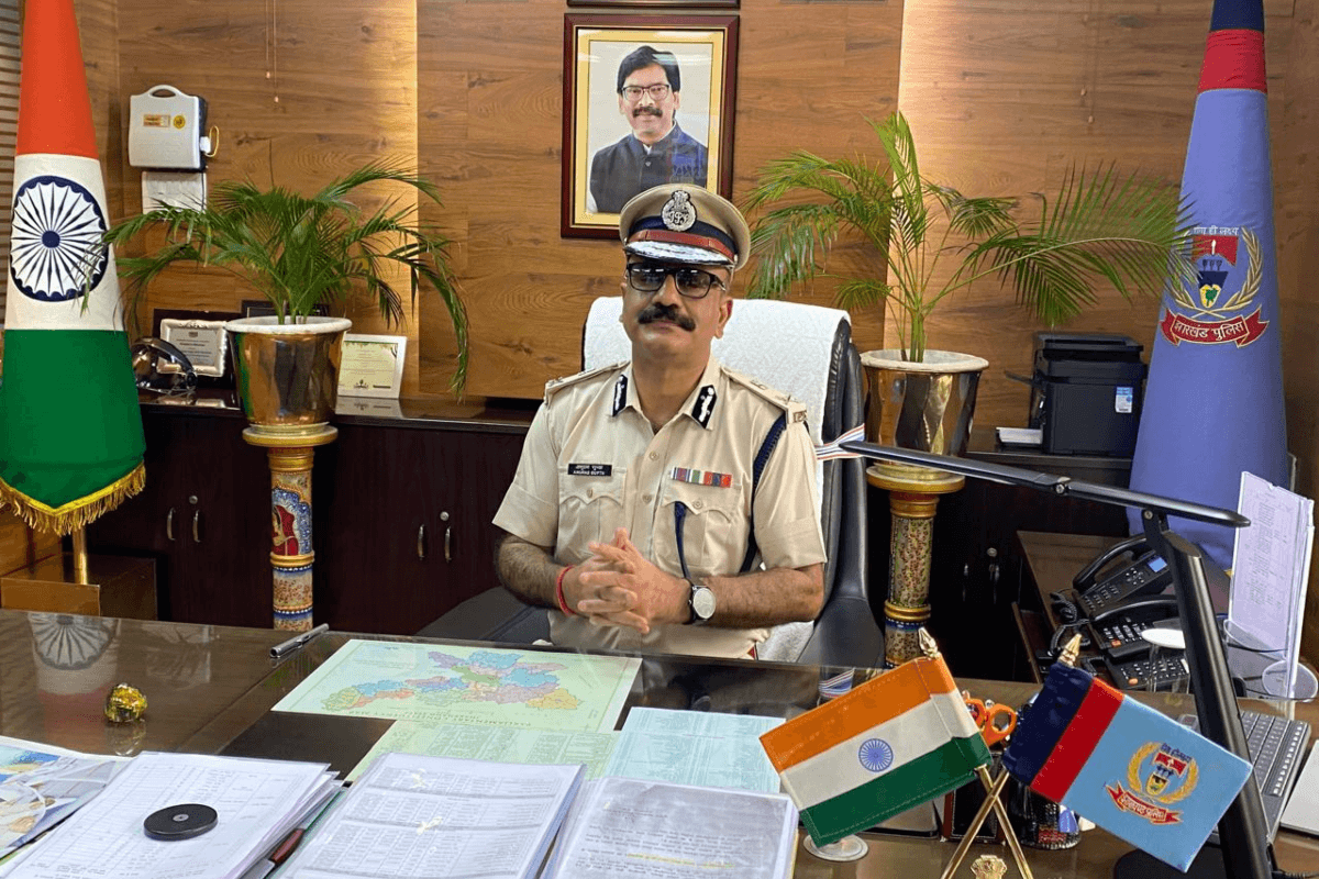 सावधान! कहीं आपको भी तो नहीं आया फर्जी ID से झारखंड DGP का फ्रेंड रिक्वेस्ट, ऐसे करें इसकी पहचान
