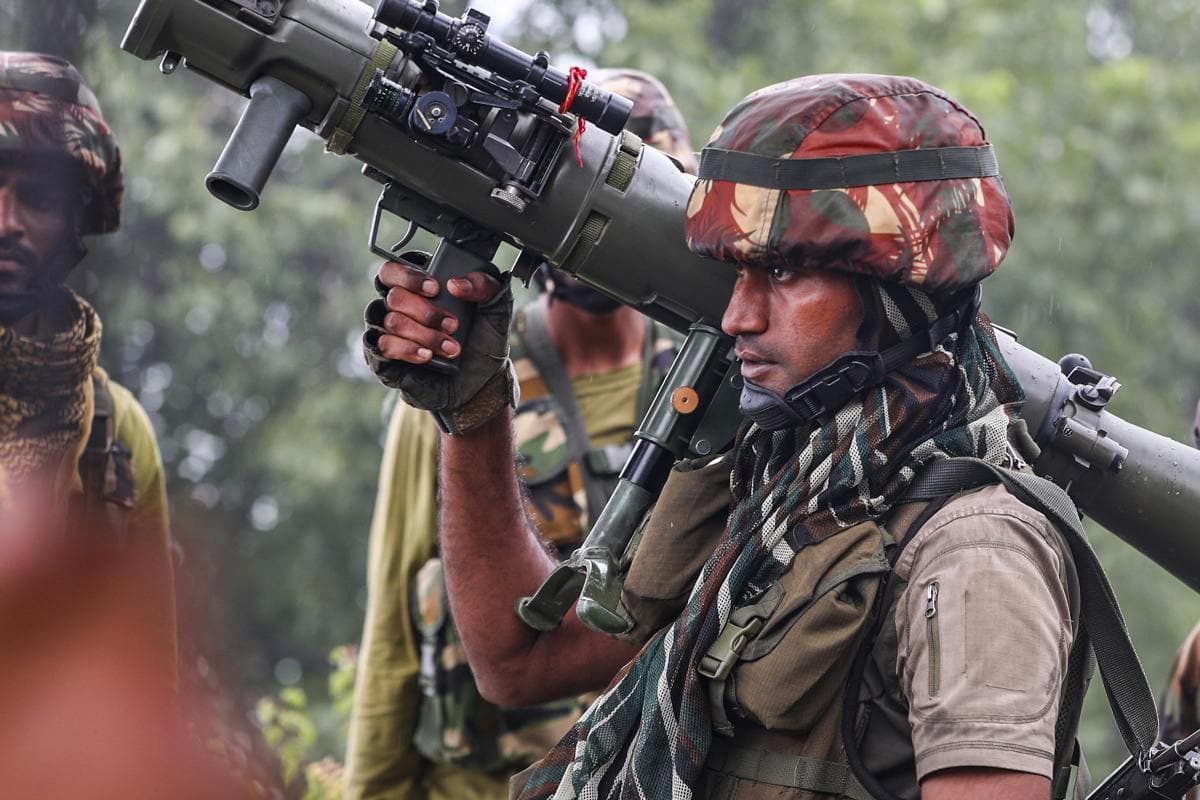 जम्मू-कश्मीर: पहलगाम में आतंकवादी हमला, पर्यटकों पर अंधाधुंध फायरिंग, 2 की मौत, 10 घायल