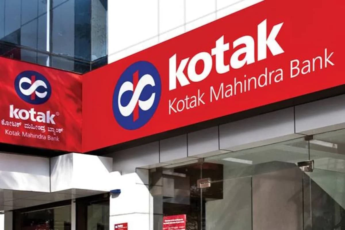 Share Price: अदाणी-हिंडनबर्ग केस में नाम आने पर कोटक महिंद्रा बैंक के शेयर में बड़ी गिरावट