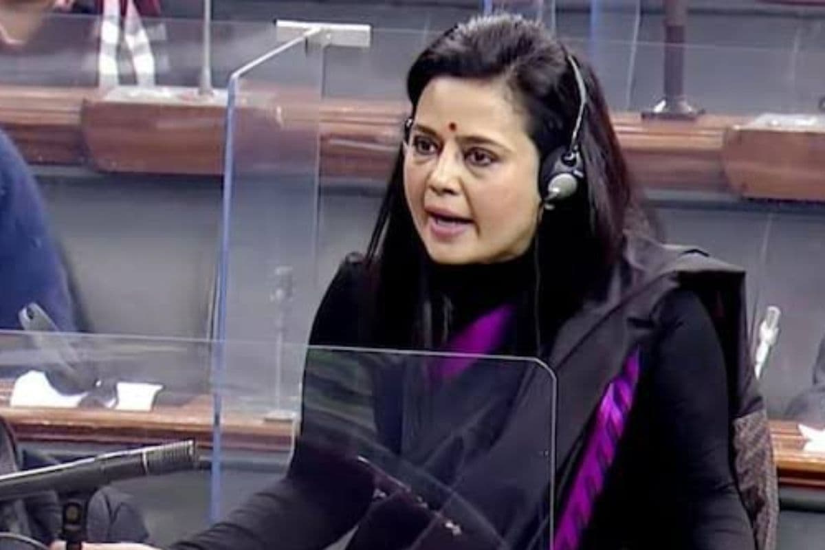 TMC सांसद महुआ मोइत्रा के खिलाफ FIR, महिला आयोग की अध्यक्ष के खिलाफ अपमानजनक पोस्ट का आरोप