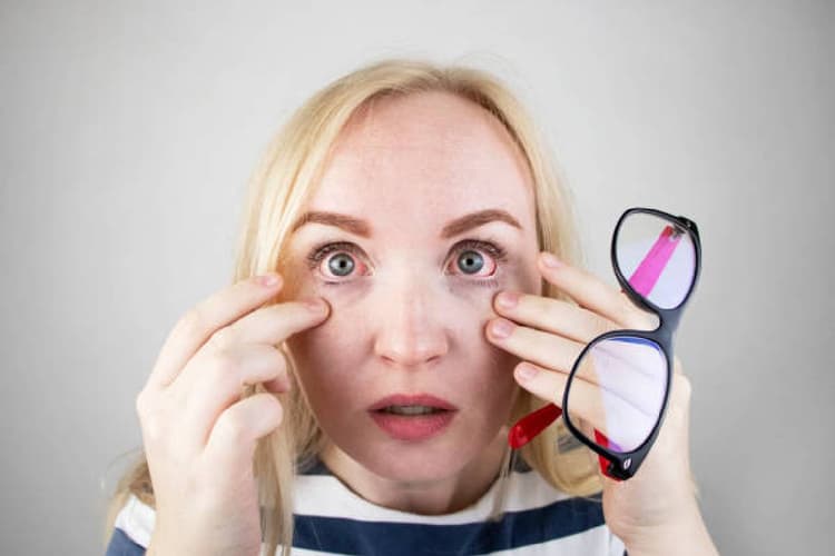 Monsoon Eye Health Tips: मानसून में आंखों का ऐसे रखें ख्याल, न करें ये गलतियां