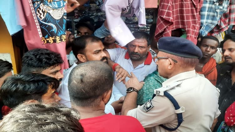 Shravani Mela: मुजफ्फरपुर में डीजे बंद करने पर हंगामा, आक्रोशित स्वयंसेवकों ने शिविर कराया बंद