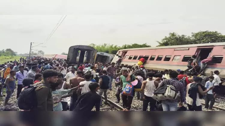 रेल हादसे के भयावह मंजर के बीच 57 यात्रियों को मिली नई जिंदगी, मुजफ्फरपुर जंक्शन पहुंचकर ली राहत की सांस