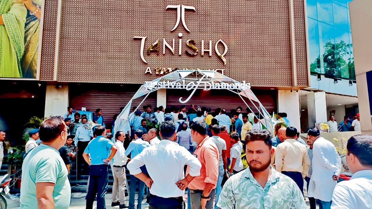 पूर्णिया लूटकांड में नया खुलासा, सिग्नल एप पर एक दूसरे के संपर्क में हैं लुटेरे, नेपाल से बंगाल तक चल रही छापेमारी