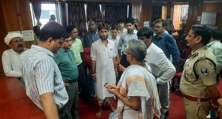 Shravani Mela: बाबा गरीबनाथ में तैयारी पूरी, चेकलिस्ट के अनुसार कांवड़ियों की सुविधाओं की हर दिन होगी जांच