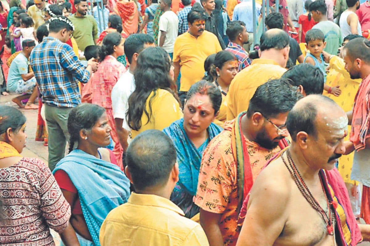 Shravani Mela: श्रावणी मेला से पहले ही बाबा मंदिर में उमड़ रहे श्रद्धालु, मेले को आकर्षक बनाने में जुटा प्रशासन