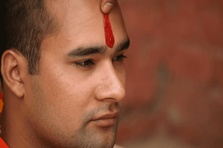 Forehead Tilak : माथे पर तिलक लगाने से क्या होता है, जानिए इसके पीछे की कहानी