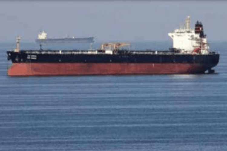 Oman के तट के पास कोमोरोस ध्वज वाला टैंकर पलटा, 16 सदस्यीय क्रू को बचाने के लिए भारतीय नौसेना का अभियान जारी