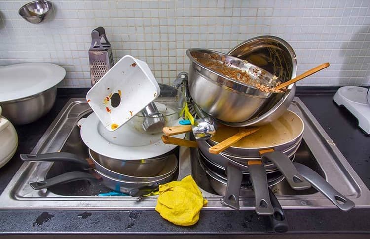 Vastu Tips : सुबह के लिए नहीं छोड़ें झूठे बर्तनों को, हो सकता है बुरा, जानिए पूरी जानकारी