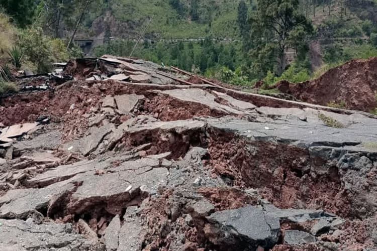 Landslide in Wayanad: वायनाड भूस्खलन हादसे में 63 की मौत 116 घायल, PM ने जताया दुख