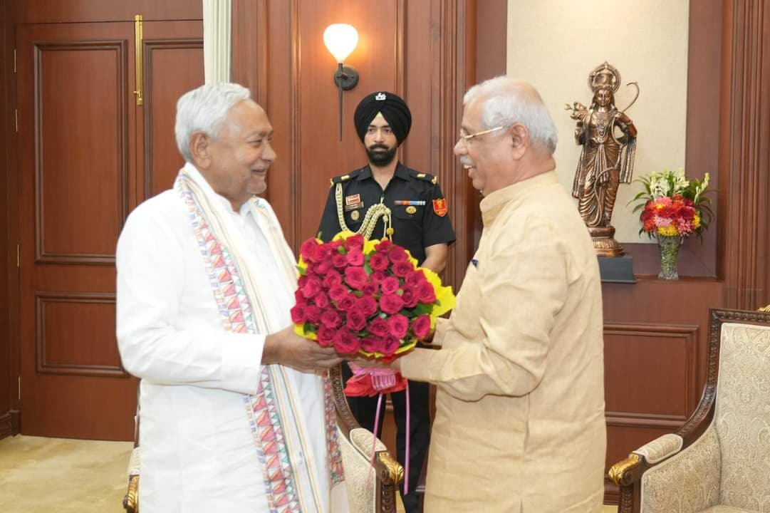 Nitish reached Raj Bhavan: рд░рд╛рдЬреНрдпрдкрд╛рд▓ рд╕реЗ рдорд┐рд▓рдиреЗ рдЕрдЪрд╛рдирдХ рдкрд╣реБрдВрдЪреЗ рдиреАрддреАрд╢ рдХреБрдорд╛рд░, рдмрд╛рд░рд┐рд╢ рдХреЗ рдмреАрдЪ рд░рд╛рдЬрднрд╡рди рдореЗрдВ рд╣рд▓рдЪрд▓ рд╣реБрдИ рддреЗрдЬ