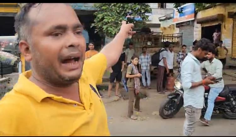 Bihar News: जहानाबाद के नर्सिंग होम में बच्चे की मौत पर बवाल, परिजनों ने शव को सड़क पर रखकर किया सड़क जाम