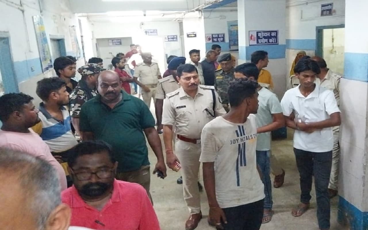 Bihar News: अररिया में पुलिस गाड़ी से कूदे दो शराब तस्कर, एक की मौत, दूसरा बुरी तरह से जख्मी