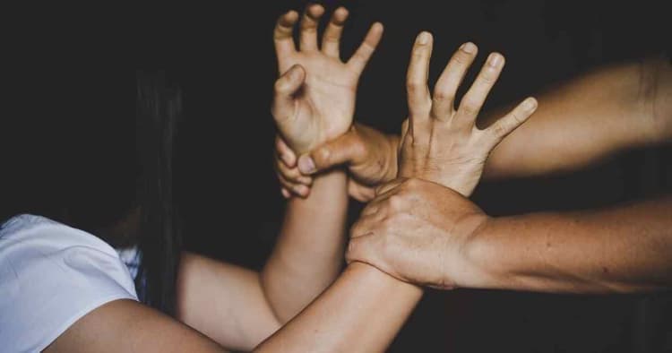 Bihar Crime News : औरंगाबाद में महिला के साथ दुष्कर्म कर बनाया Video, धर्म परिवर्तन का भी डाला दबाव