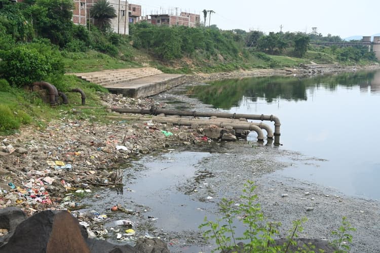 Water Supply In Jamshedpur: जमशेदपुर के कई इलाकों में गंदे पानी की सप्लाई, बारिश नहीं हुई बढ़ेगी परेशानी