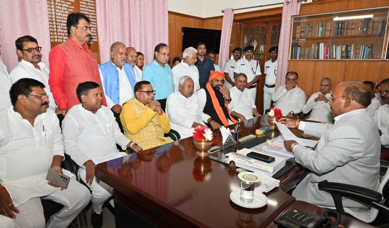 MLC by-election: भगवान सिंह कुशवाहा ने किया नामांकन, सीएम नीतीश समेत NDA के नेता रहे मौजूद