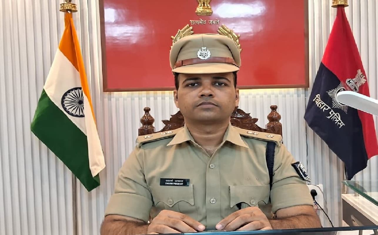 मुहर्रम से पहले गोपालगंज में बड़ी मात्रा में हथियार बरामद, एसपी ने कहा- फिलिस्तीन का झंडा लहराने पर होगी सख्त कार्रवाई