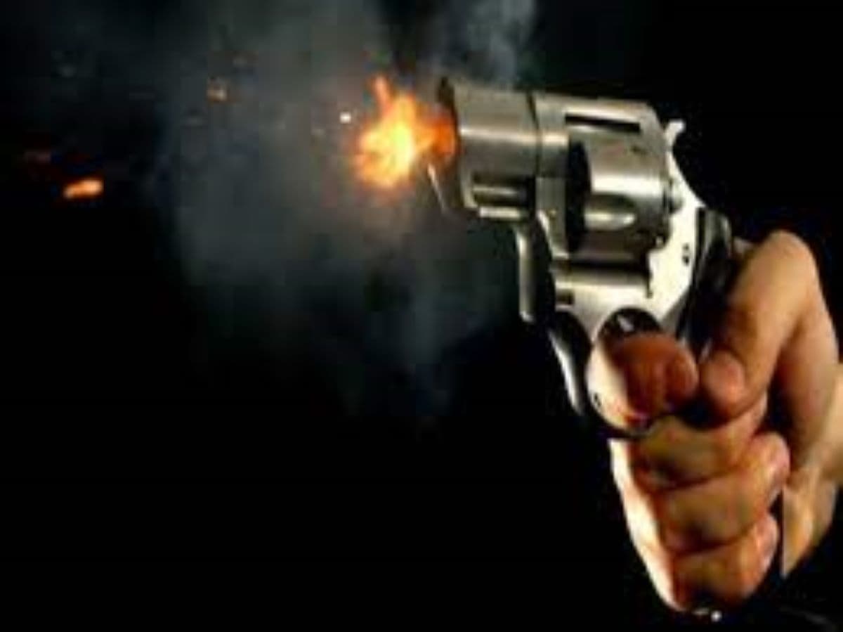 Dalsinghsarai: स्टेशन परिसर में दो गुटों के बीच चली गोलियां, एक युवक गंभीर रूप से घायल, पुलिस जांच में जुटी…