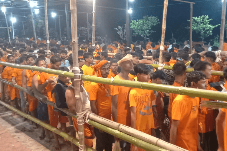 दूसरी सोमवारी को खूंटी में उमड़ा आस्था का सैलाब, आम्रेश्वर धाम मंदिर में 50 हजार से अधिक श्रद्धालुओं ने किया जलाभिषेक