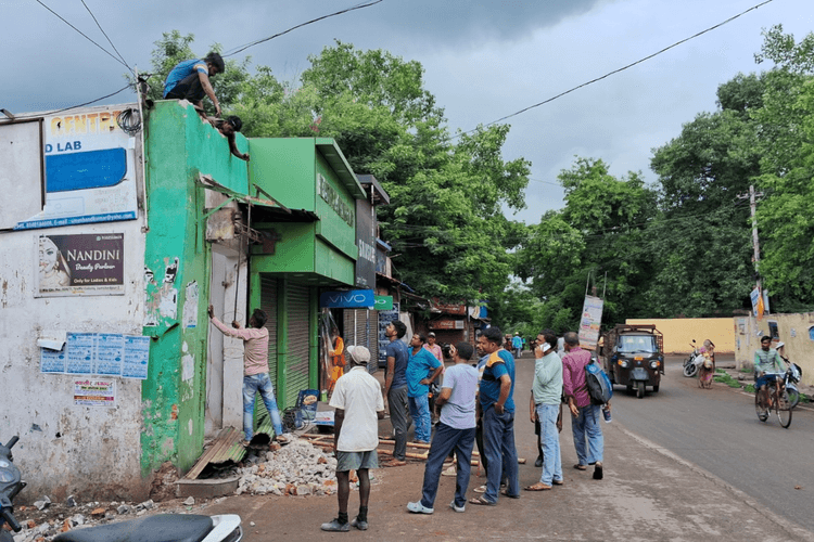जमशेदपुर रेलवे स्टेशन के पास पांच दुकानों को 30 दिनों में खाली करने का नोटिस, मॉडर्नाइजेशन की चपेट में आयेंगे कई दुकान
