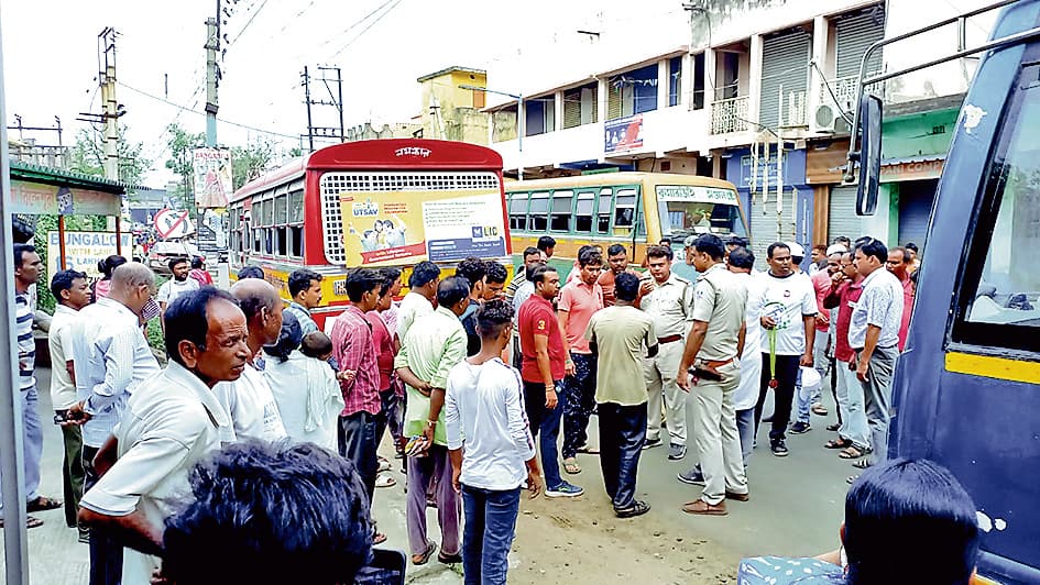 अंडाल : टोटो चालक ने की मिनी बस कर्मी की पिटाई