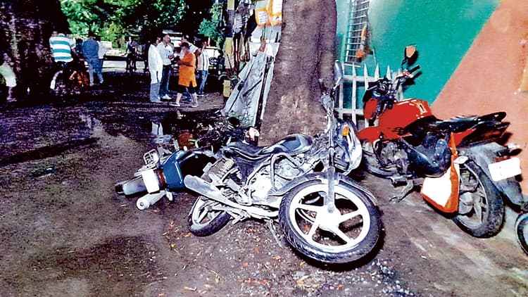 भाजपा कार्यालय में तोड़फोड़