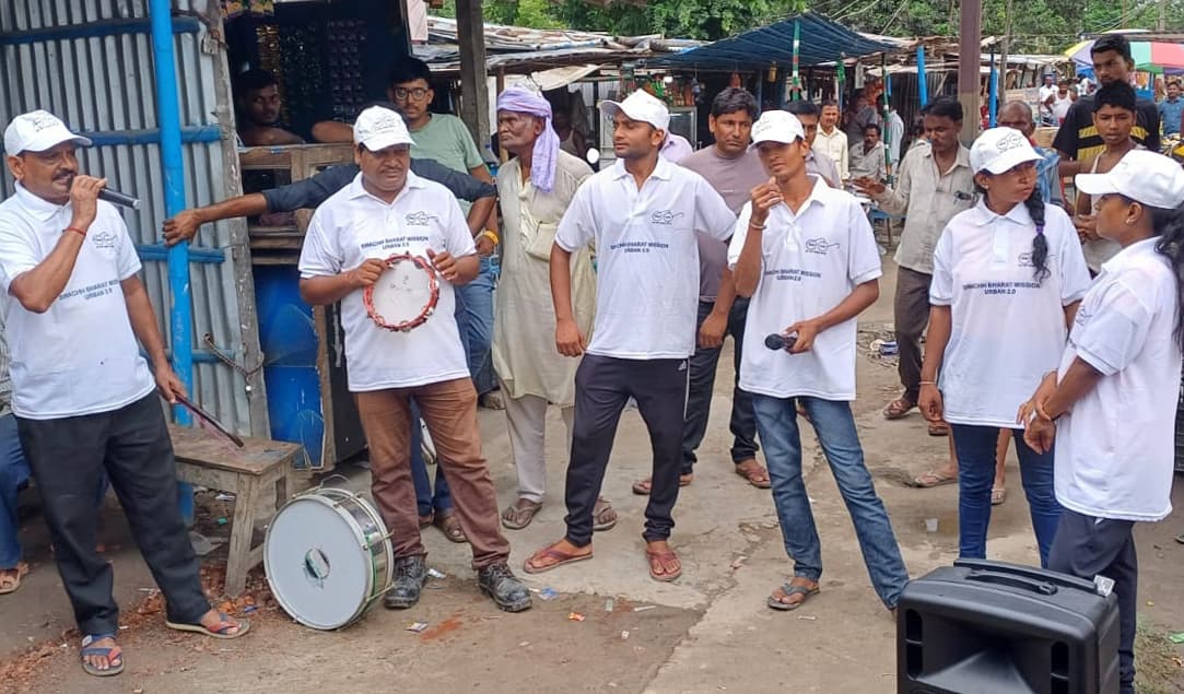 नुक्कड़ नाटक के जरिये स्वच्छता पर किया जागरूक