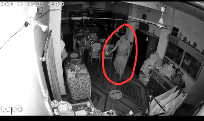 एमएलटी कॉलेज के पूर्व प्राचार्य के घर से तीस लाख से अधिक के गहने व नगदी की हुई चोरी