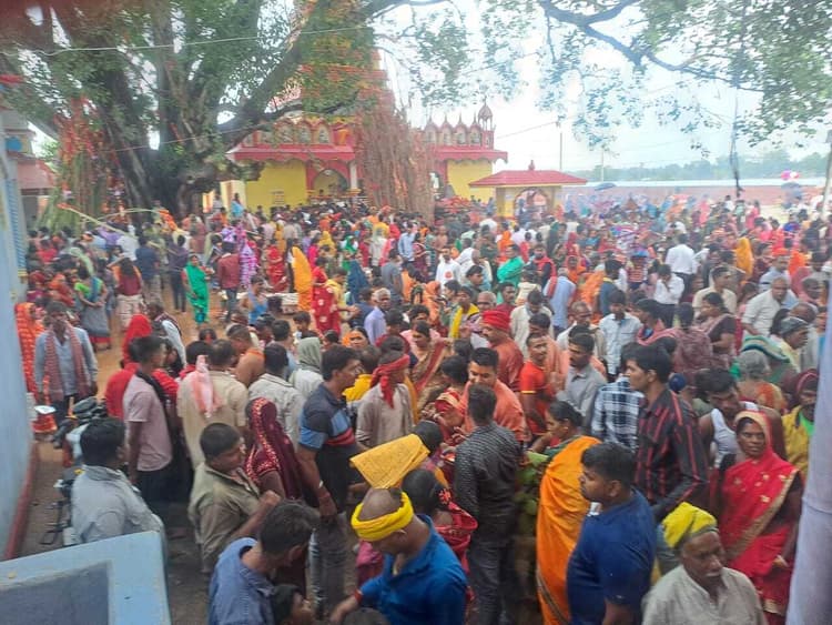 सरौन काली मंदिर की वार्षिक पूजा में दिखा आस्था का दृश्य, दूसरे राज्यों के श्रद्धालुओं ने टेका मात्था