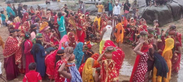 अखंड रामधुन के लिए निकाली गयी कलशयात्रा, 201 महिलाएं हुईं शामिल