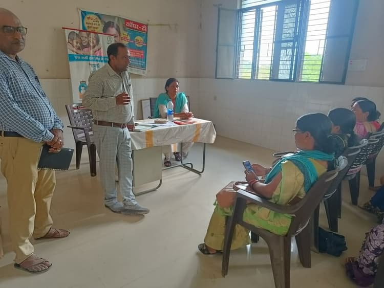 एएनएम के कार्यों की हुई समीक्षा कर दिये गये कई निर्देश