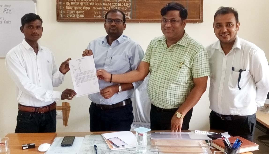 एसडीएम ने विकास मित्र को नियुक्ति पत्र के साथ दिलायी शपथ