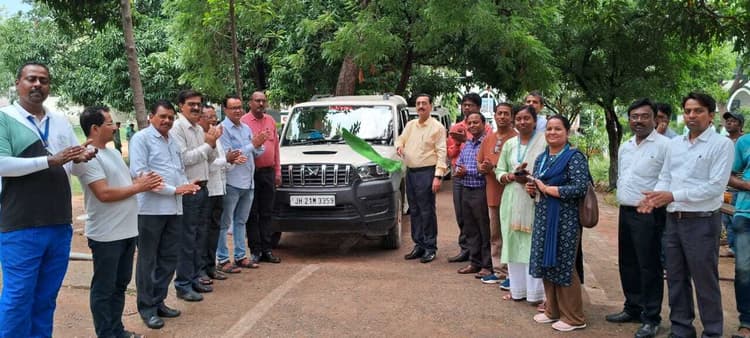 निपुण समागम में भाग लेने के लिए शिक्षक रांची रवाना