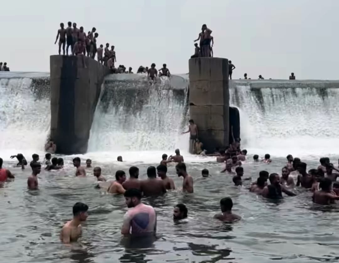 आकर्षक ही नहीं, खतरनाक भी हैं दामोदर नदी के कई तट