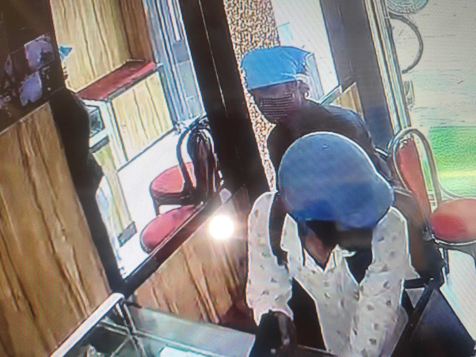 ज्वेलरी दुकान लूटने घुसे बदमाश, लोगों ने खदेड़ा