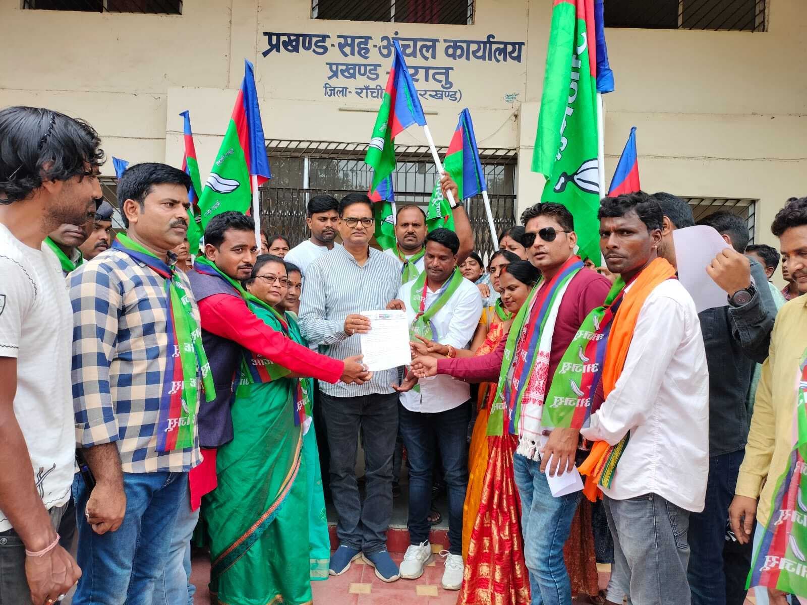 आजसू पार्टी का रातू में हल्ला बोल कार्यक्रम