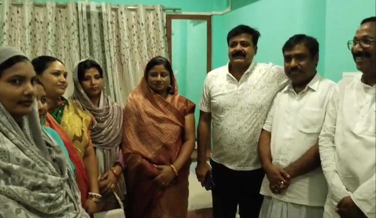 प्रभारी मंत्री जमा खान कांग्रेस के पूर्व विधायक के आवास पर आयोजित भोज में हुए शामिल, बढ़ा राजनीतिक तापमान