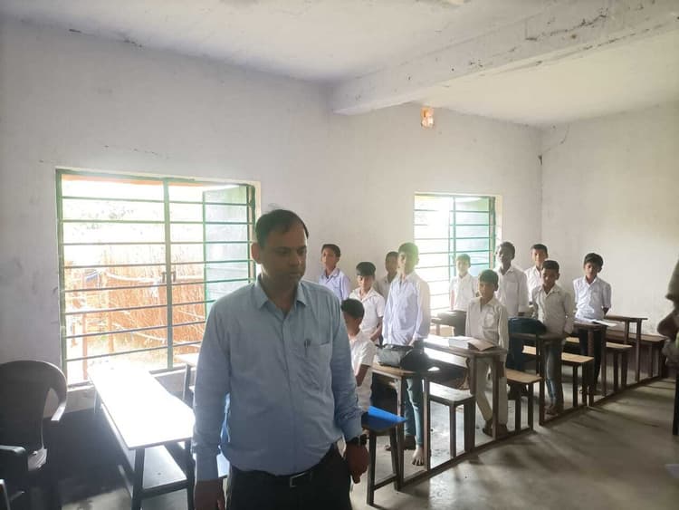 निरीक्षण में अनुपस्थित पाये गये प्रधानाध्यापक