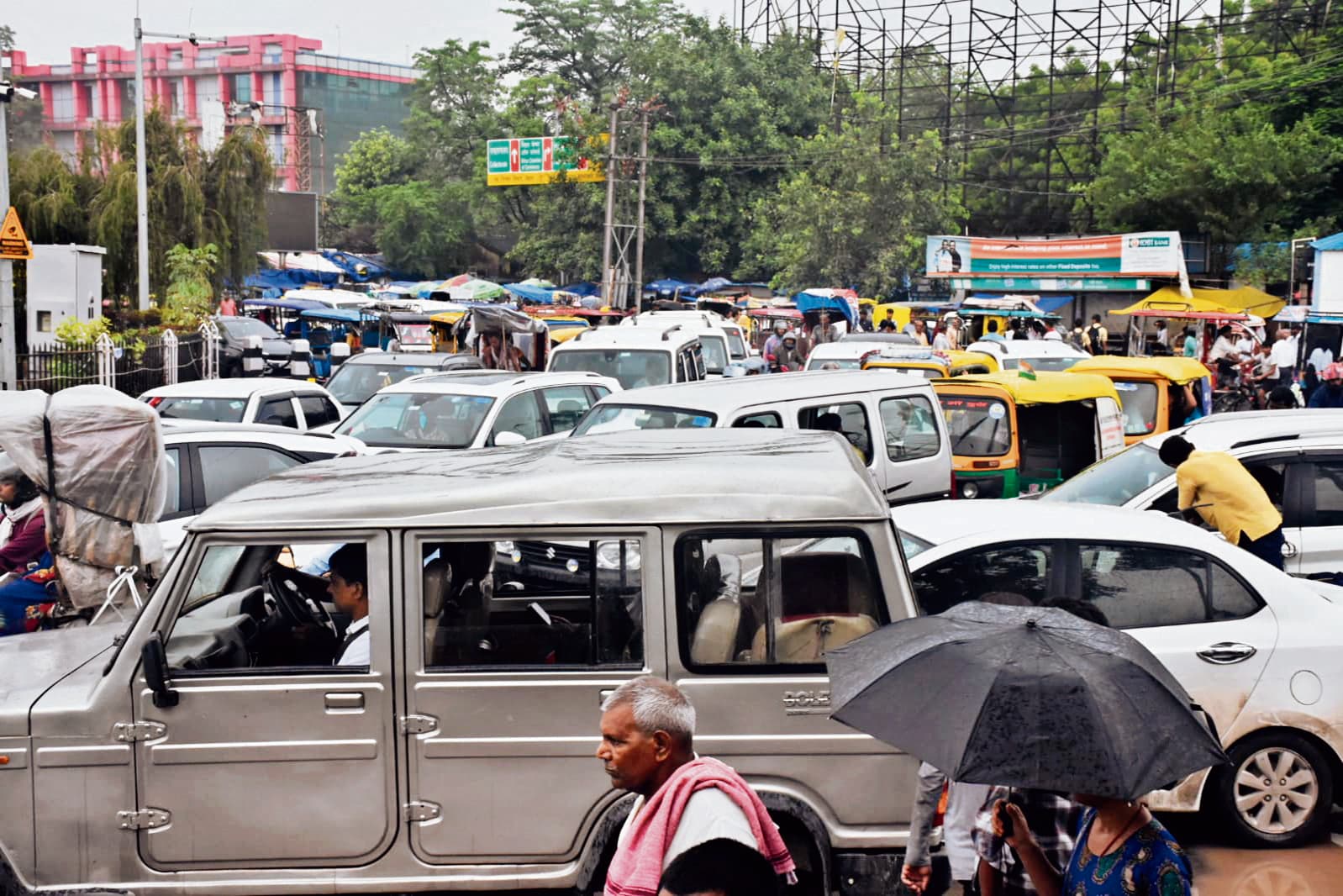 शहर में पूरे दिन लगा रहा भीषण जाम