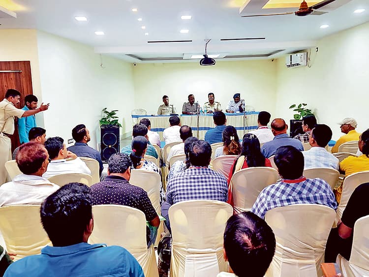 बैंक व आभूषण व्यवसायियों के साथ सुरक्षा को लेकर पुलिस की बैठक