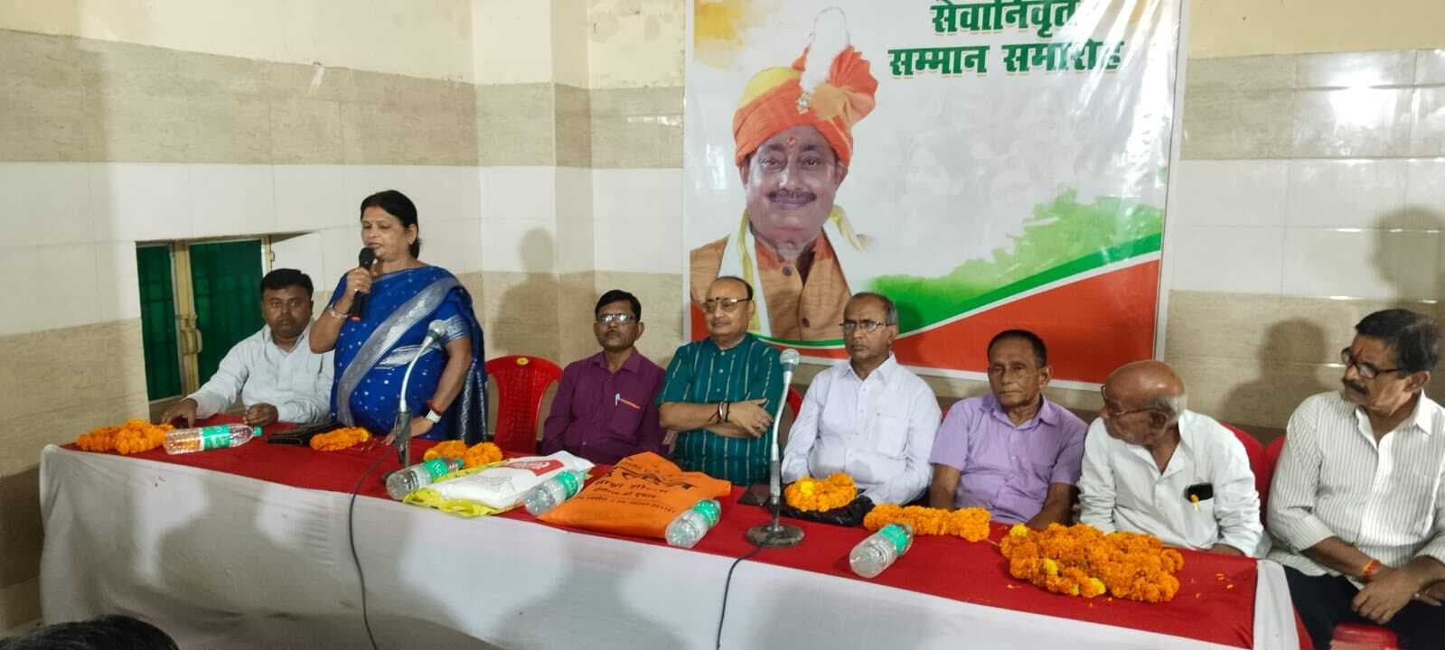 शिक्षक राष्ट्र निर्माता होते हैं कभी सेवानिवृत्त नहीं होते